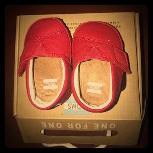 Toms red crib alpargata baby shoe size 1